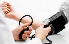 Kako hitno povećati krvni tlak kod kuće odrasloj, djetetu ili starijoj osobi