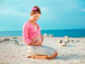 Как да слънчевите бани и да плуват през първия триместър на бременността