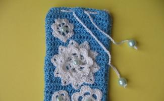 Crochet patterns for various cases: for phones, chairs and even vases