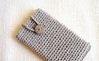 Crocheted phone case - a cozy DIY accessory Crochet phone bags
