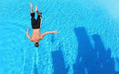 Kako naučiti plivati ​​pod vodom: korisni savjeti Kako naučiti zaroniti glavom u vodu